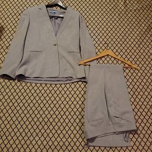 Antonio Melani 2 piece gray Business Suit
